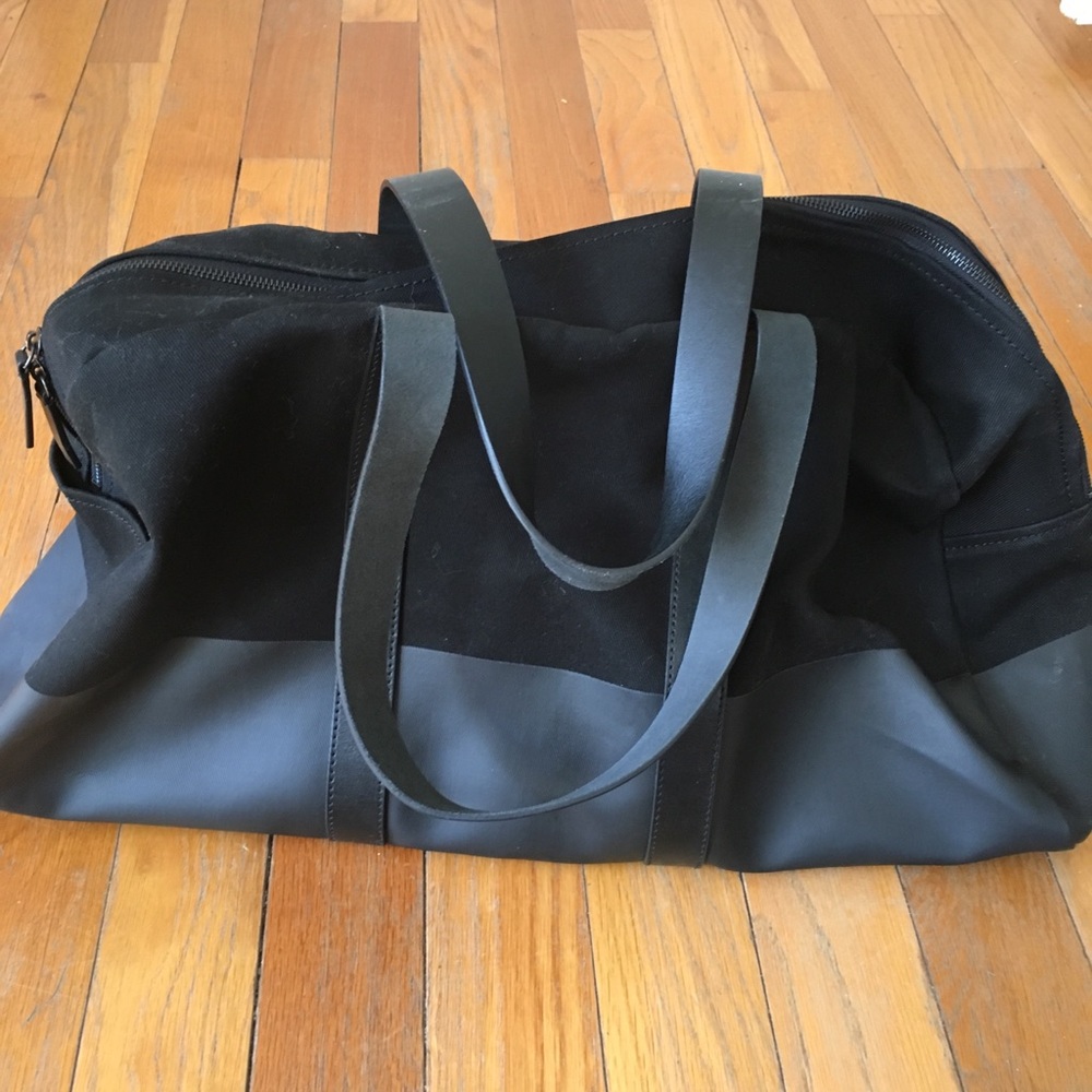 Everlane Weekender bag—canvas and leather